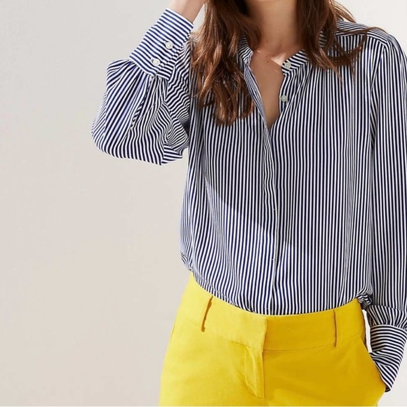 Classy Striped Blouse With Beautiful Details - Picture 2 of 9